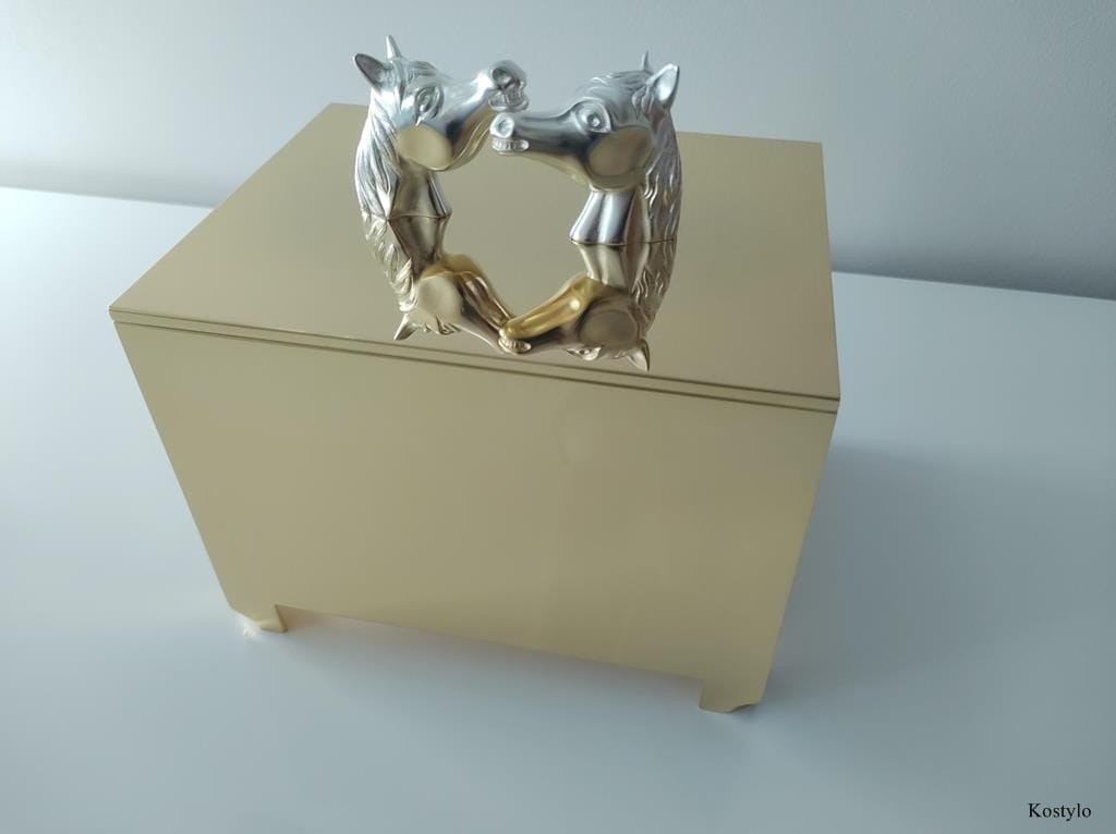 Creating a European Modern Luxury Box with Arabian Horse Heads Gilded with Italian Gold – Kostylo Warsaw atelier View of luxurious 23-carat Italian gold-gilded modern European design box with horse head figurine handles by Kostylo atelier