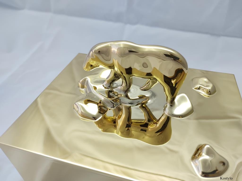 Gilded Polar Bear Figurine for a Luxurious Modern Box by Kostylo Close-up of detail of 23-carat gold-gilded polar bear figurine handmade by Kostylo atelier