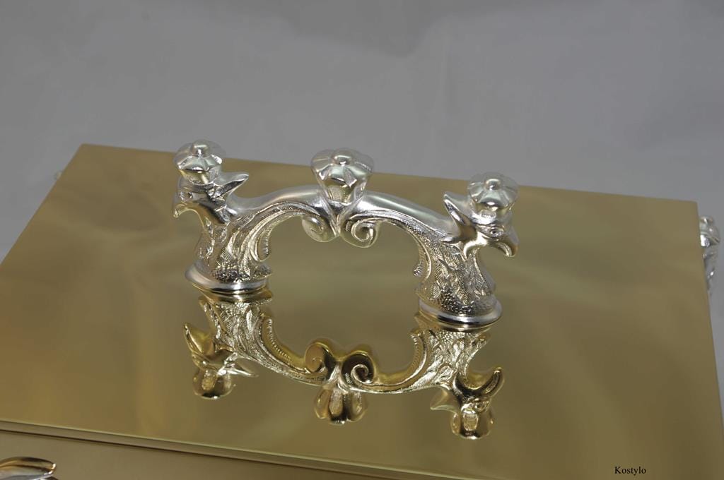 Luxurious Modern Box with Tsar Eagle Figurines by Kostylo Atelier Close-up of the luxurious detail of the silver-plated handle figurine for the luxurious gilded jewelry box in the shape of Tsar's double-headed eagle by Kostylo atelier