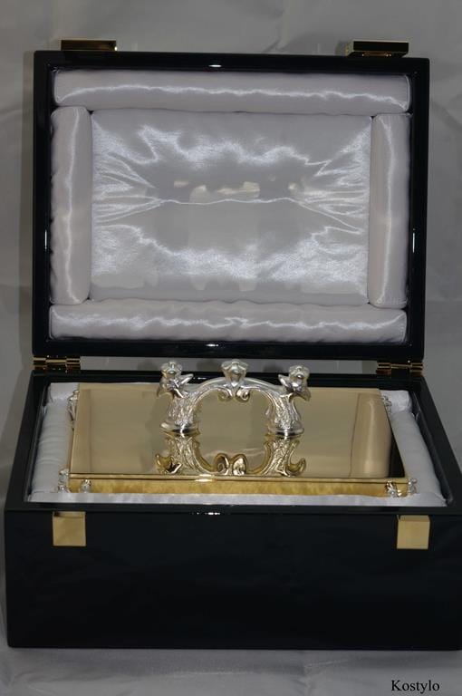 Creating a Luxurious Modern Gilded Box with Figurines of Tsar Eagles by Kostylo Atelier luxurious modern-style gilded 23-karat gold jewelry box with tsarist figurines of imperial eagles in dark green branded case lined with soft satin created by Kostylo atelier