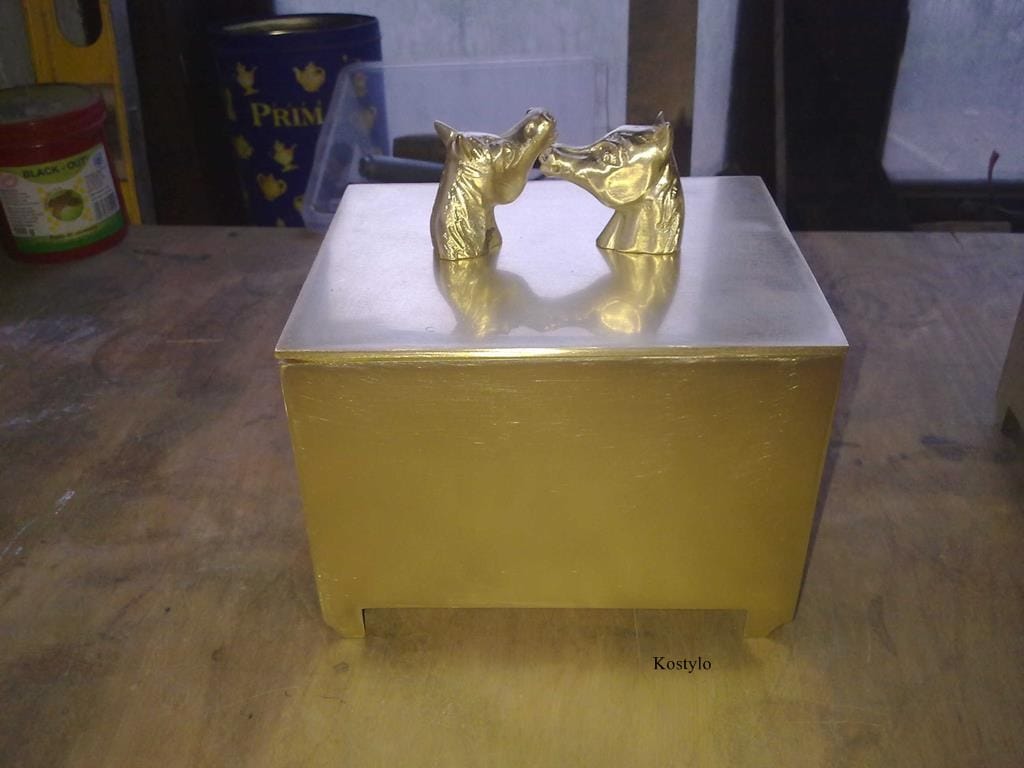Creating a Hand-Made Box Casket with Heads of Arabian Horses Gilded with Italian Gold – Kostylo Warsaw atelier Brass ornamental box with horse head figurines sculpted and cast in-house by Kostylo atelier