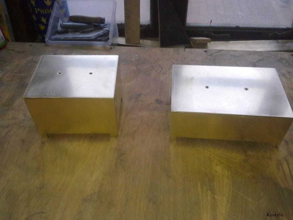 Hand Smoothing Flat Surfaces of a Modern Luxury Box – Kostylo Warsaw atelier Handcrafted ornamental boxes made from thick brass sheet, soldered with high-quality silver and hand-smoothed with sandpaper at Kostylo atelier.